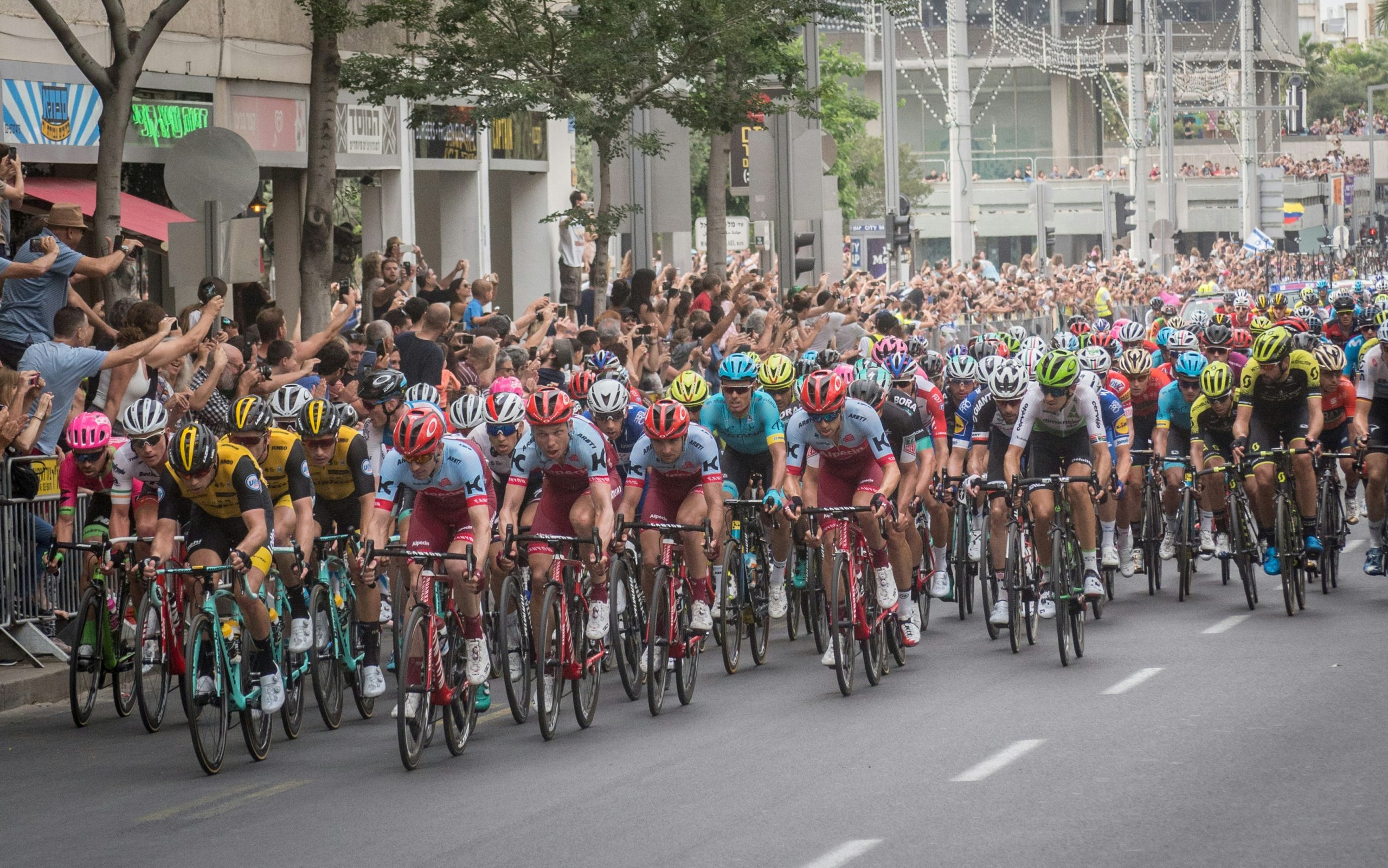 ciclisti durante una gara